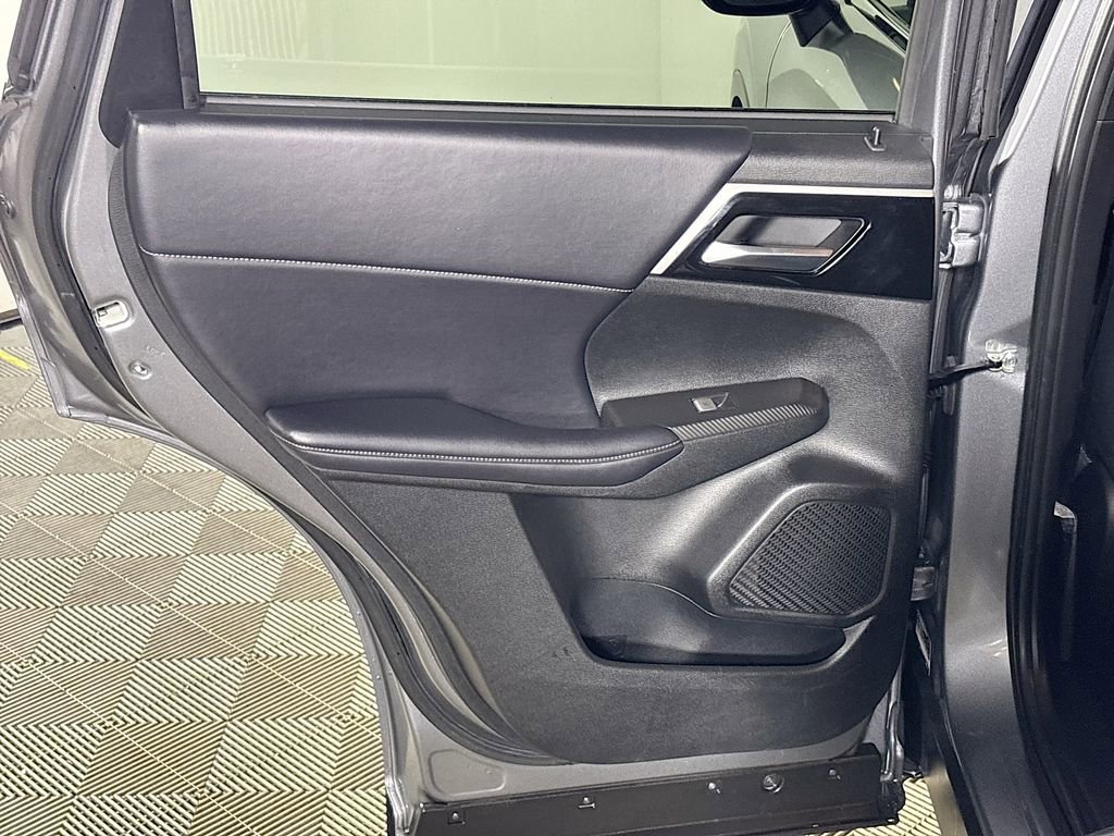Used 2024 Mitsubishi Outlander SE image 19