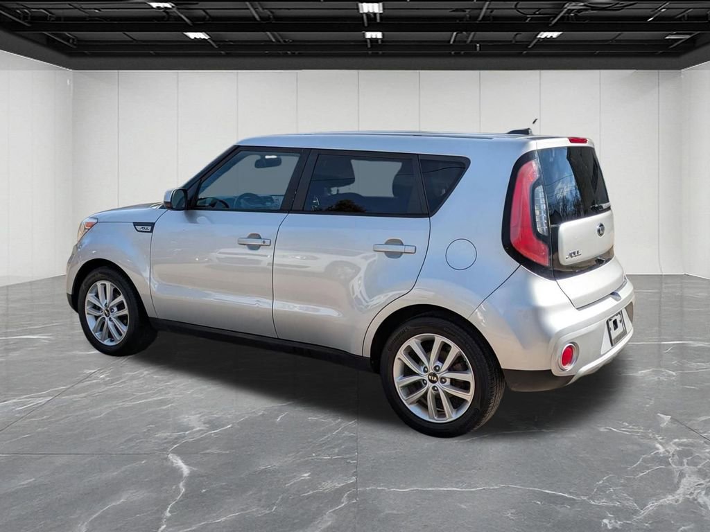 Used 2017 Kia Soul + image 3