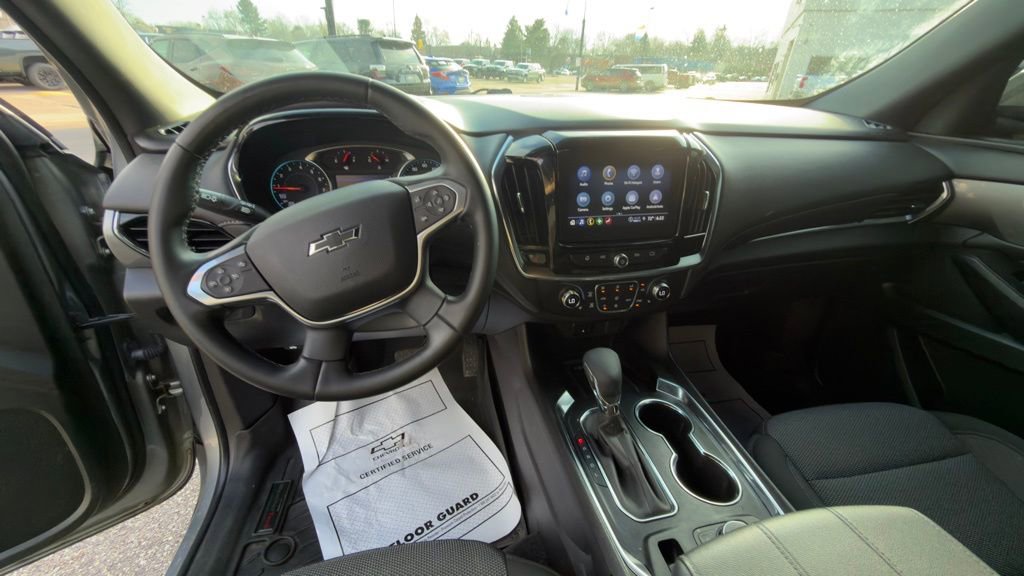 Used 2023 Chevrolet Traverse LT w/ Midnight/Sport Edition image 9