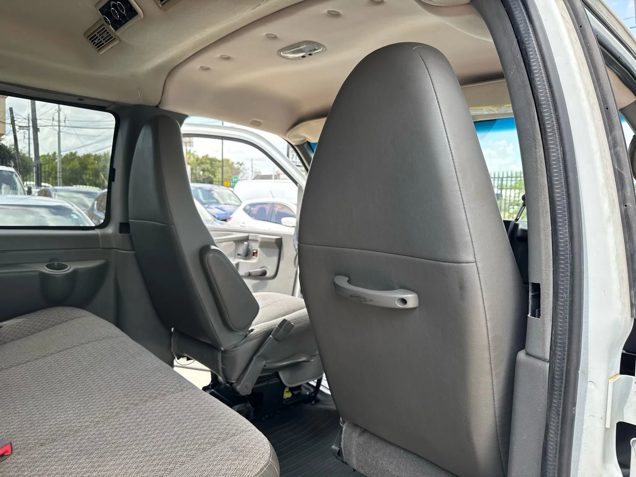 Used 2011 Chevrolet Express 2500 LS image 29