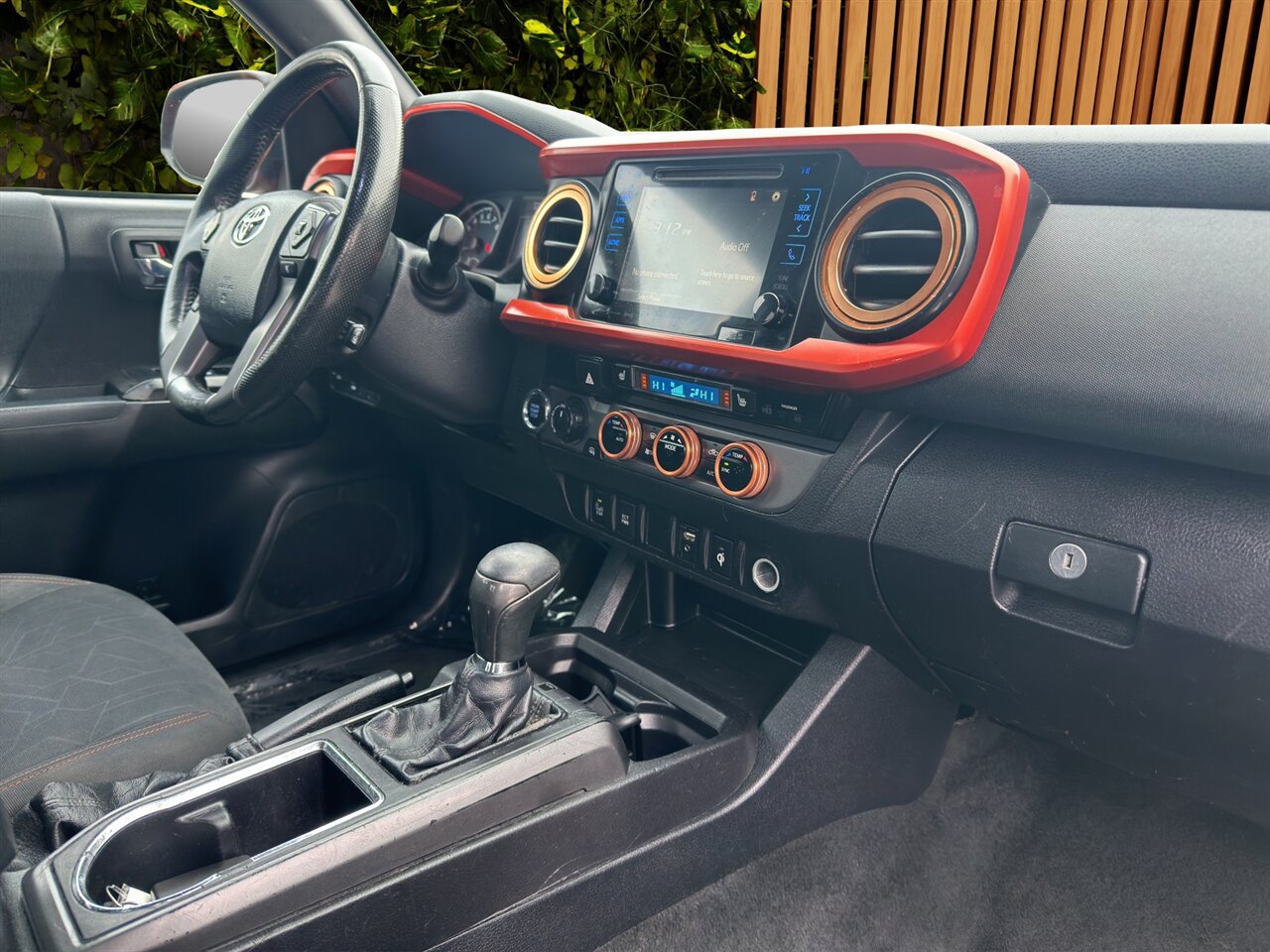 Used 2016 Toyota Tacoma TRD Sport AWD/4WD image 5