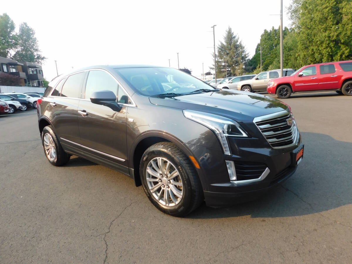 Used 2017 Cadillac XT5 Luxury w/ Driver Awareness Package AWD/4WD image 1