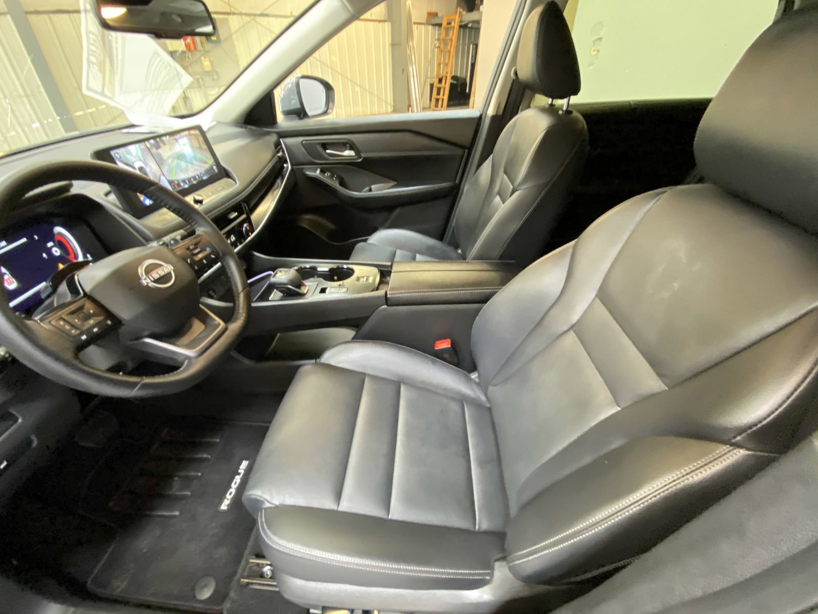 Used 2025 Nissan Rogue SL w/ Tech Package FWD image 21