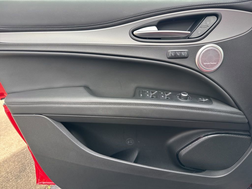 Used 2024 Alfa Romeo Stelvio Veloce image 28