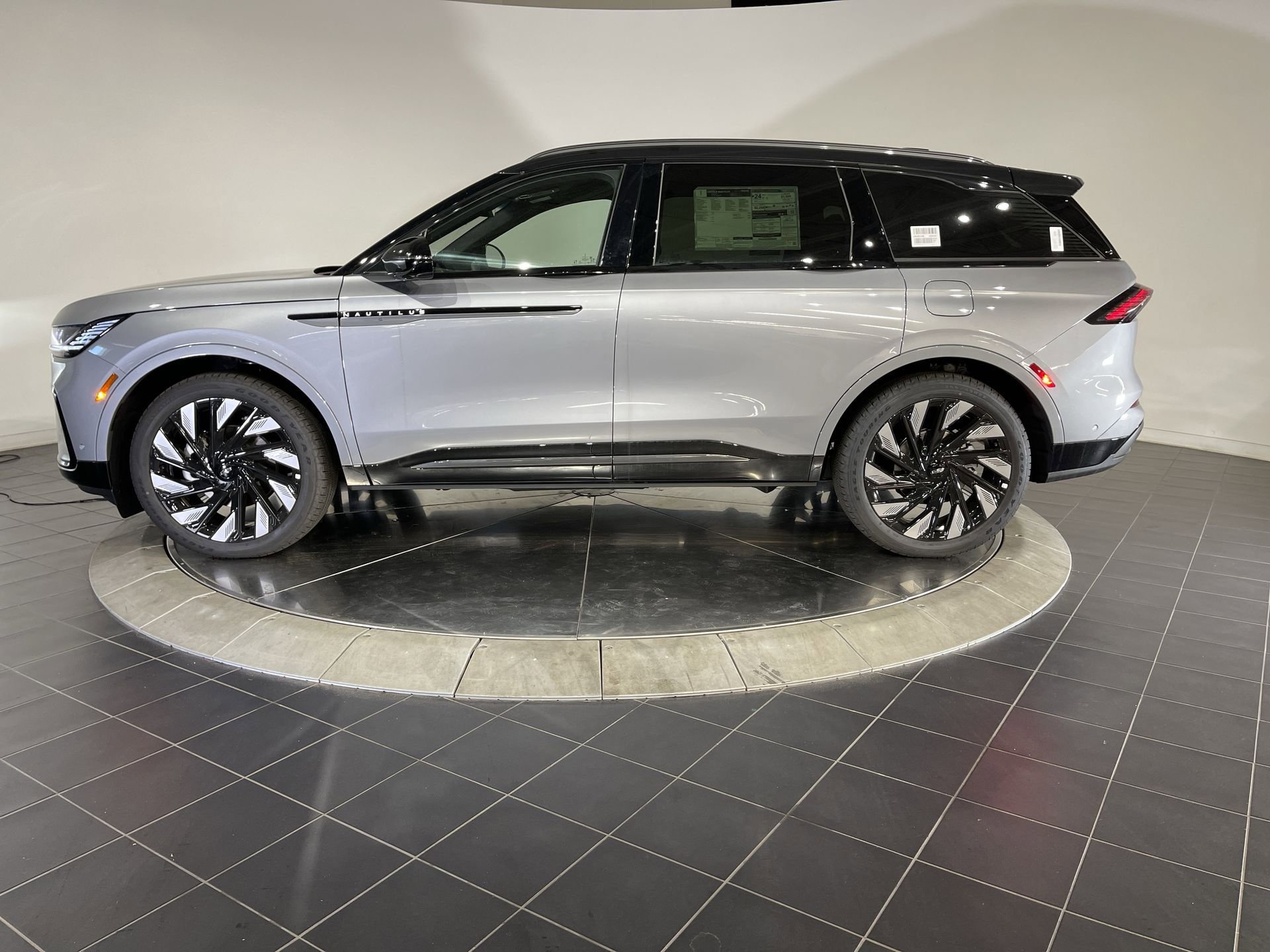 New 2024 Lincoln Nautilus Reserve w/ Equipment Group 202A image 38