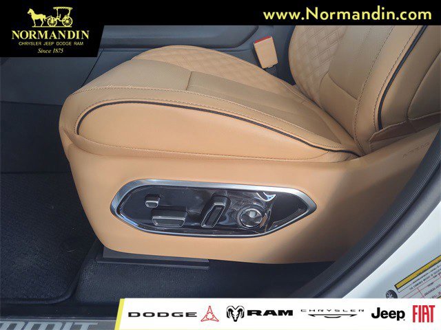 New 2024 Jeep Grand Cherokee L Summit AWD/4WD image 12