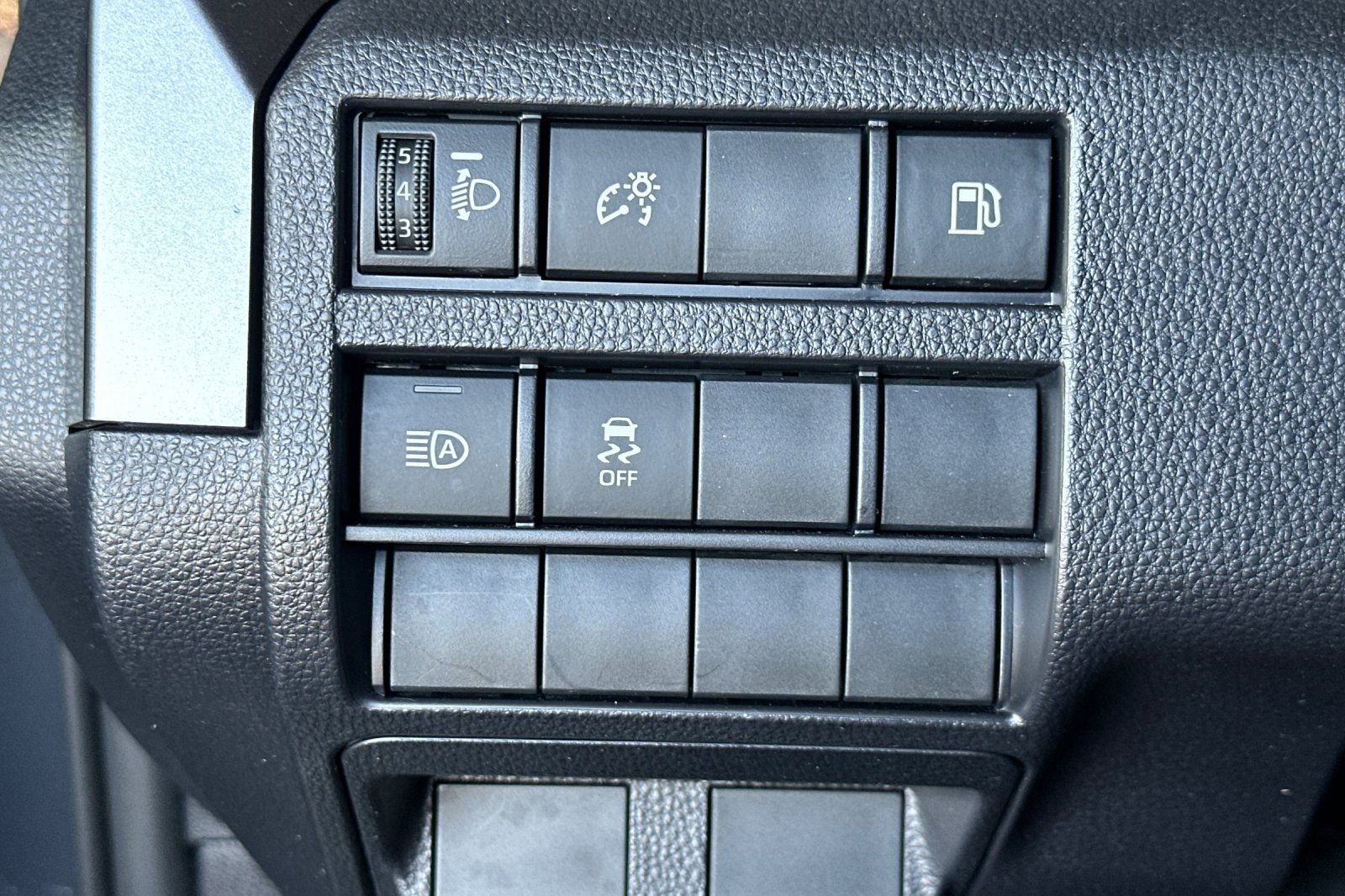 Certified 2025 Toyota 4Runner SR5 image 33