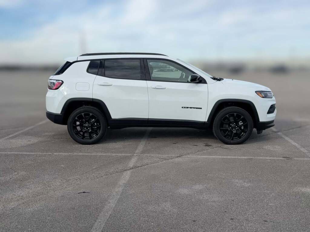 New 2026 Jeep Compass Latitude image 14