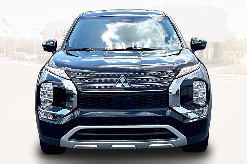 Used 2024 Mitsubishi Outlander SE AWD/4WD image 2