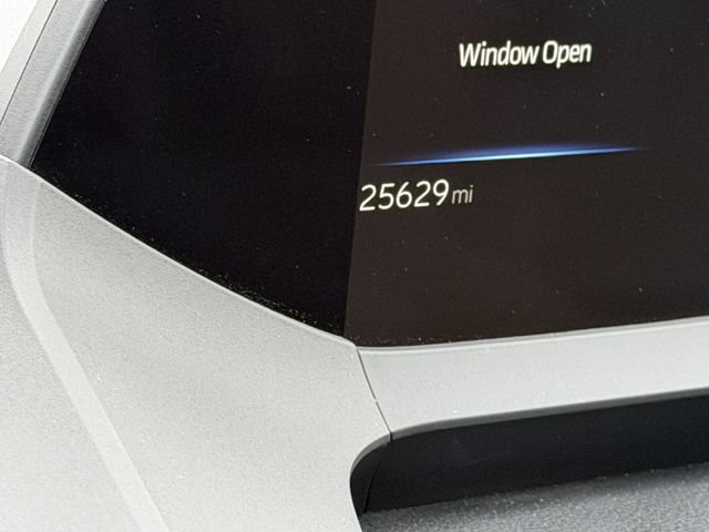 Used 2023 Toyota Prius XLE AWD/4WD image 9