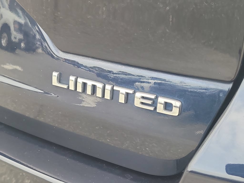 Certified 2023 Jeep Grand Cherokee Limited w/ Luxury Tech Group II AWD/4WD image 8