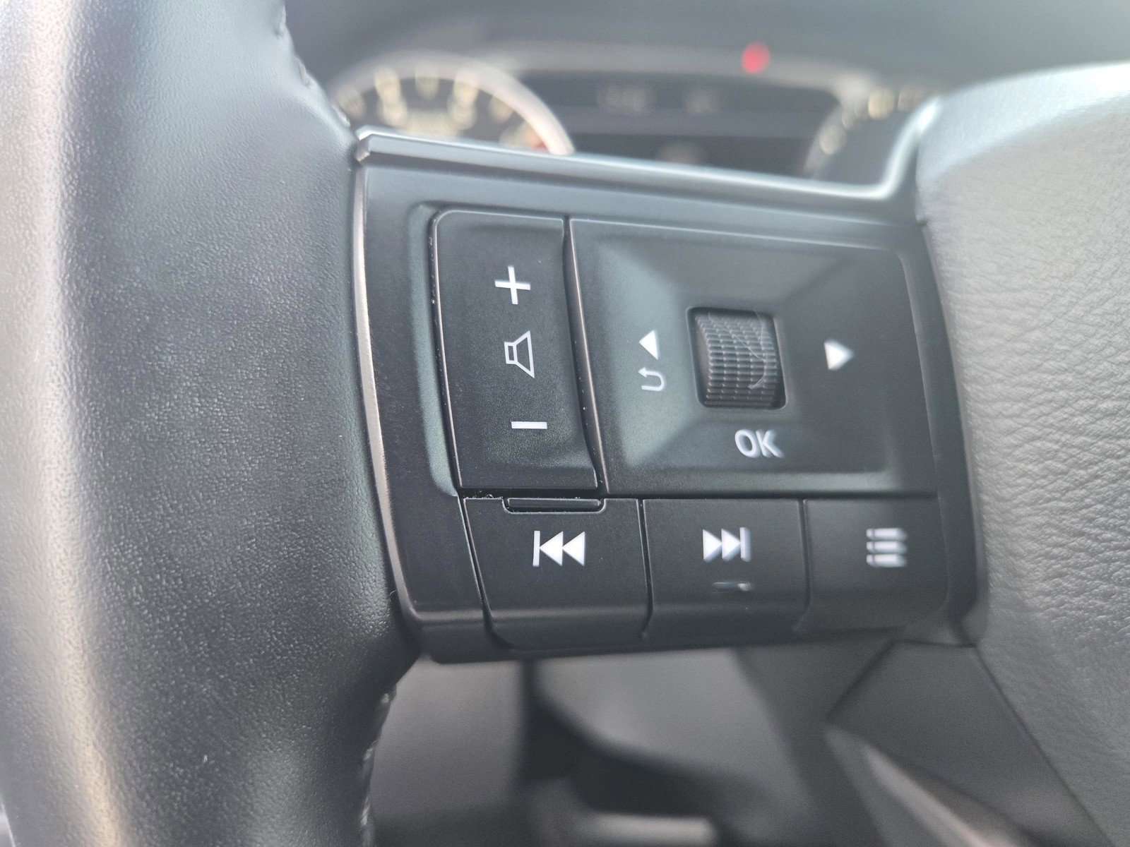 Used 2025 Nissan Rogue SV FWD image 23