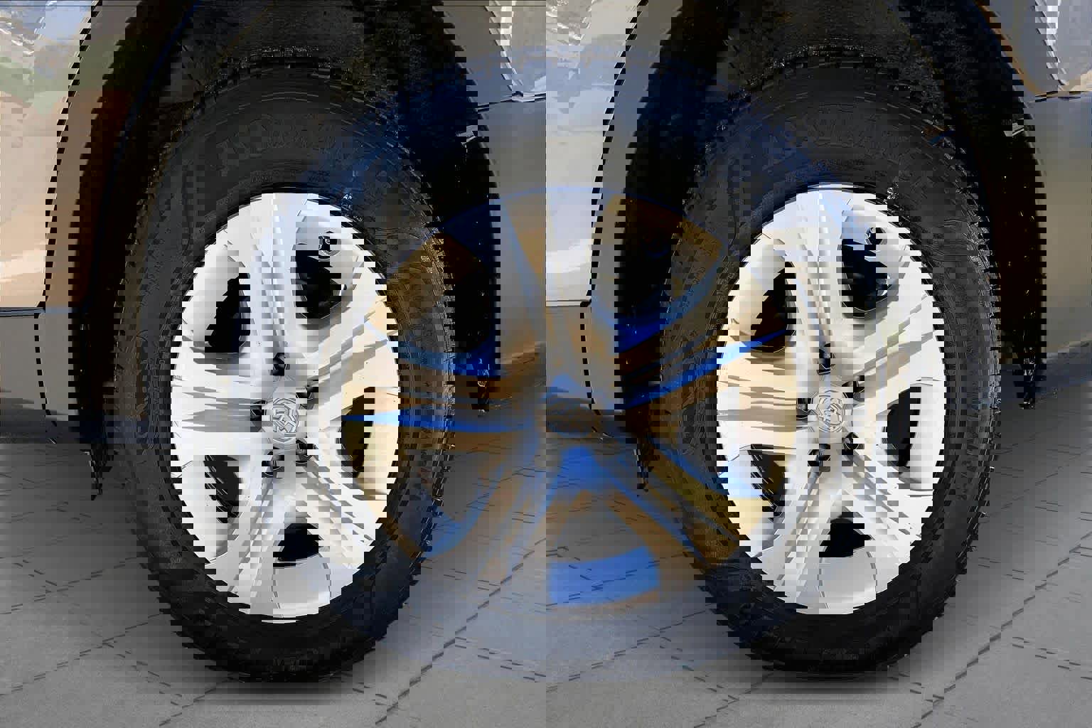 Used 2015 Toyota RAV4 LE image 9