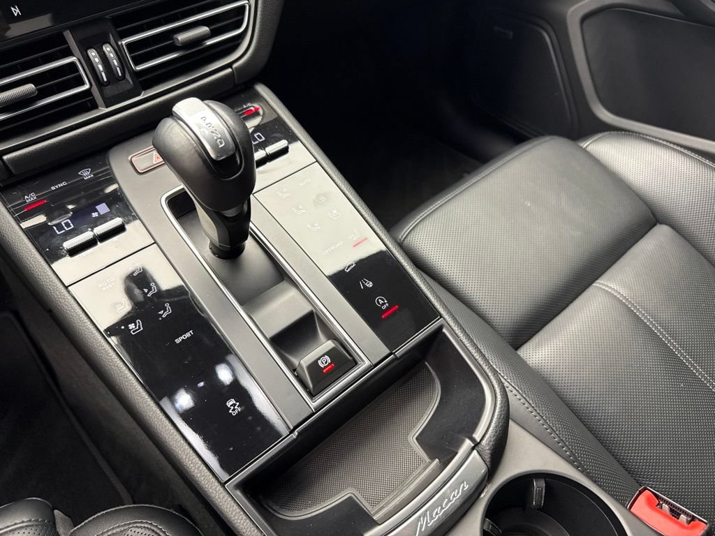 Certified 2024 Porsche Macan AWD/4WD image 40