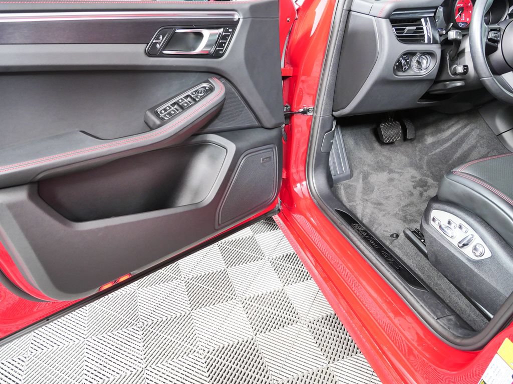Used 2022 Porsche Macan GTS AWD/4WD image 8