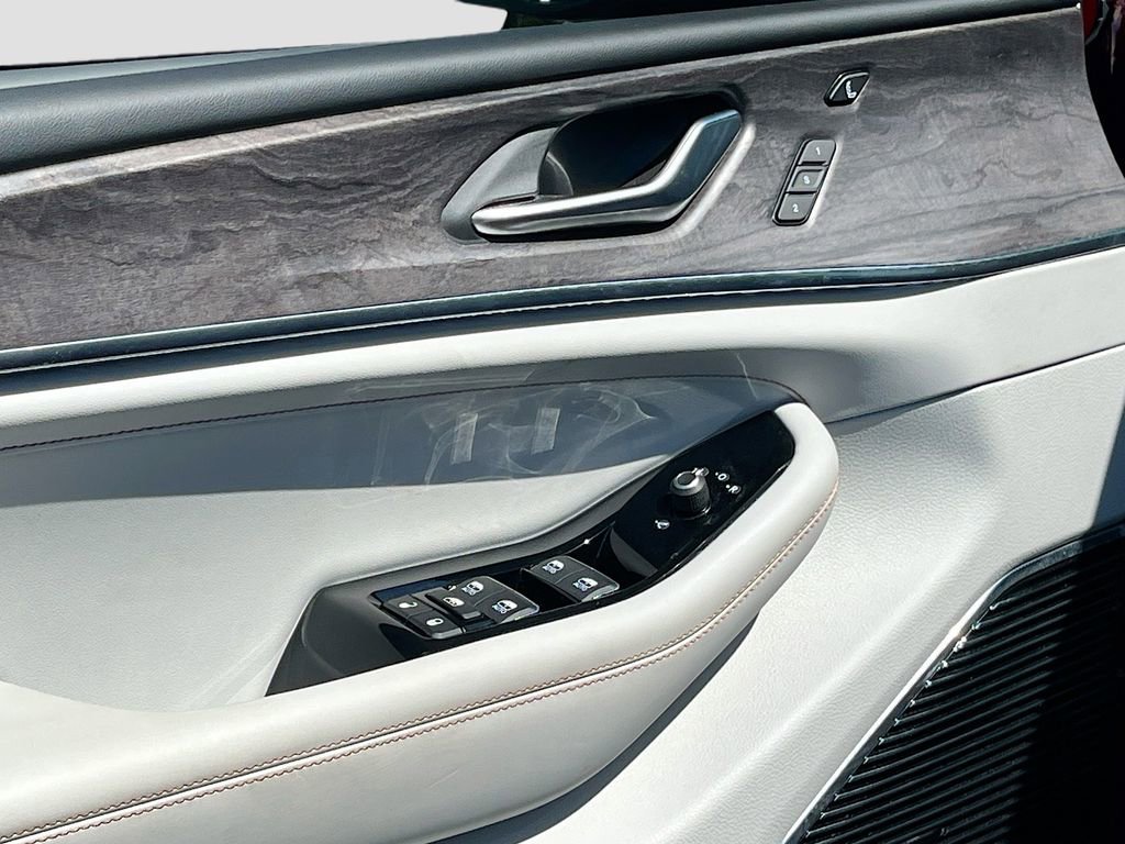 Certified 2022 Jeep Grand Cherokee L Overland w/ Advanced Protech Group III image 18