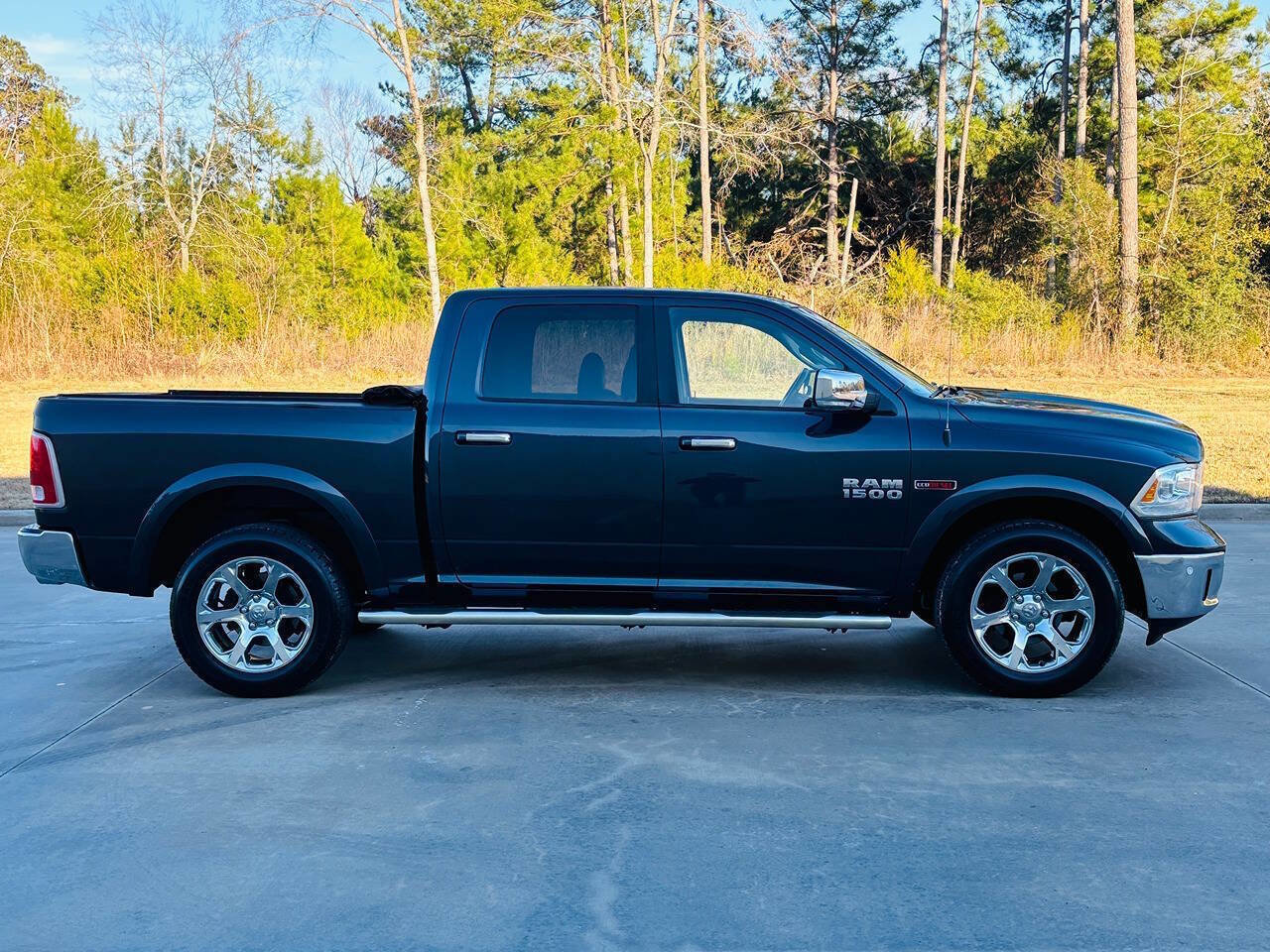 Used 2017 RAM 1500 Laramie w/ Convenience Group AWD/4WD image 4