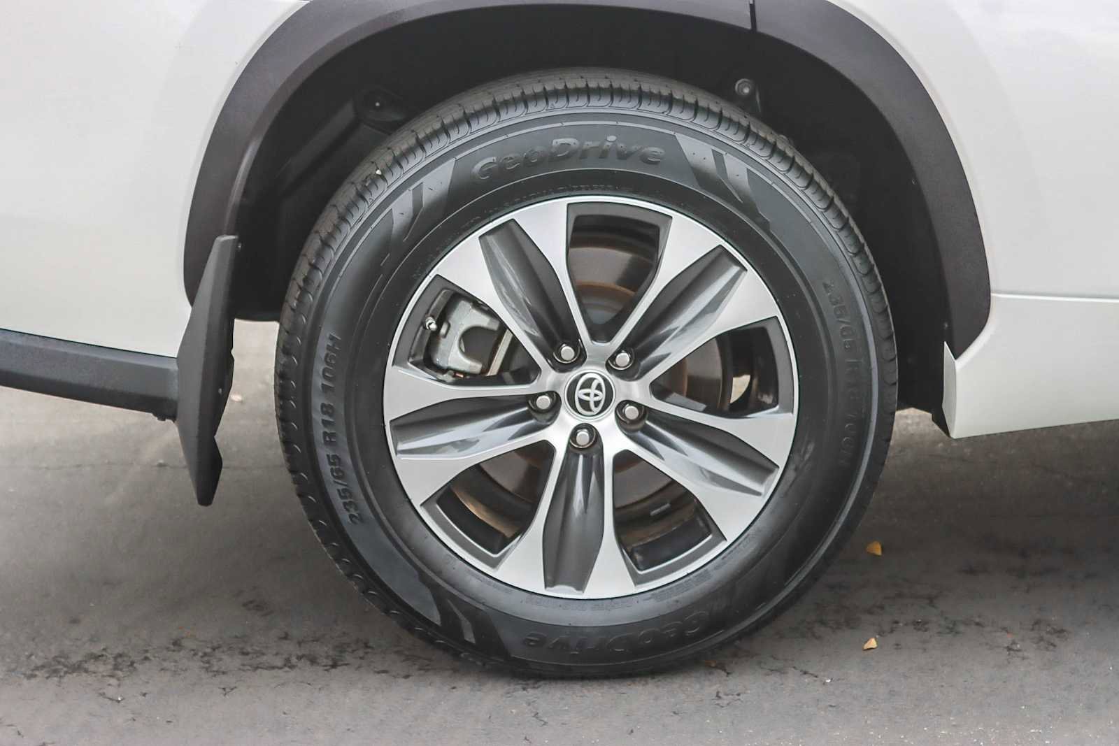 Used 2020 Toyota Highlander XLE image 10