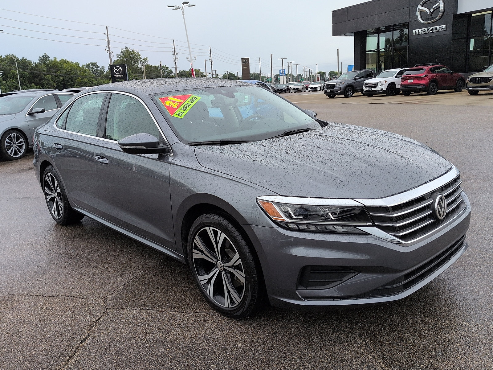 Used 2021 Volkswagen Passat 2.0T SE FWD image 1