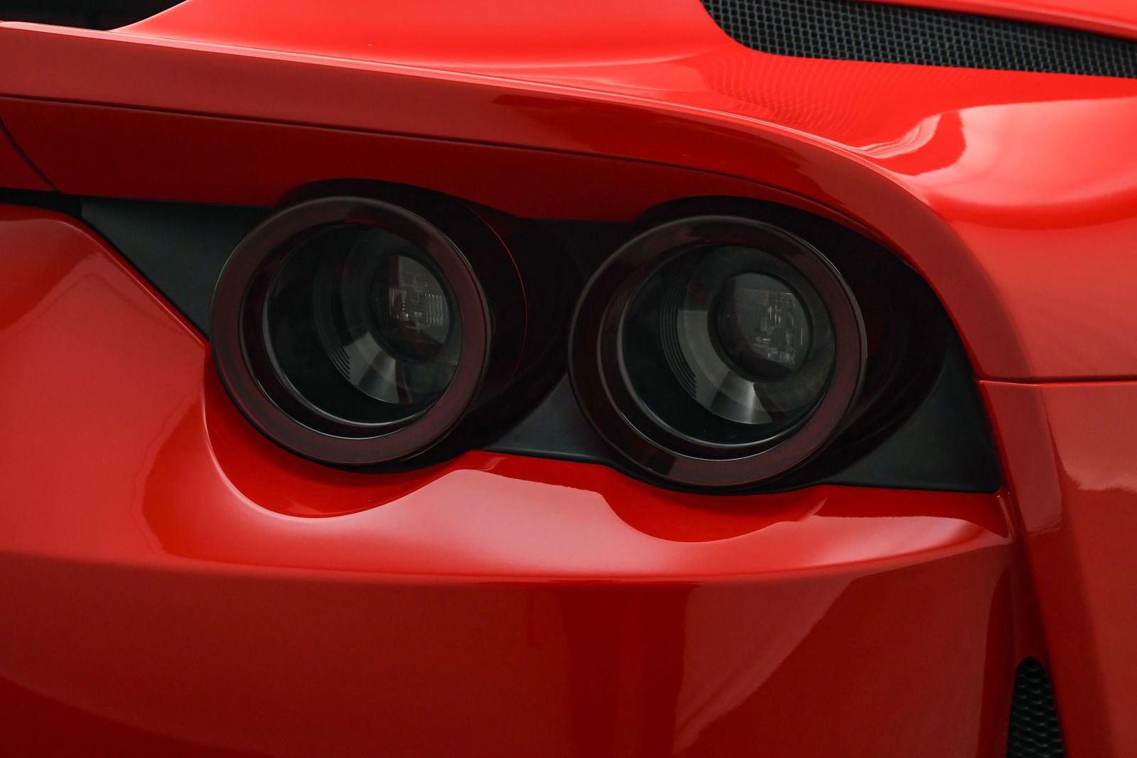 Used 2018 Ferrari 812 Superfast RWD image 17