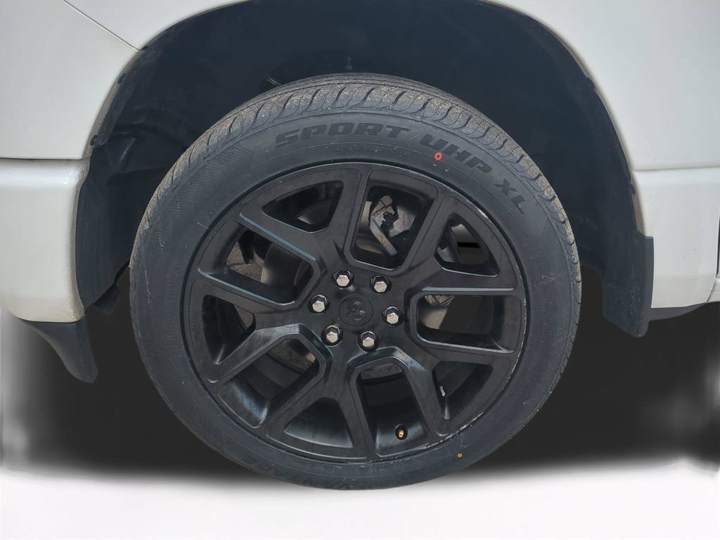 Used 2024 RAM 1500 Laramie AWD/4WD image 11