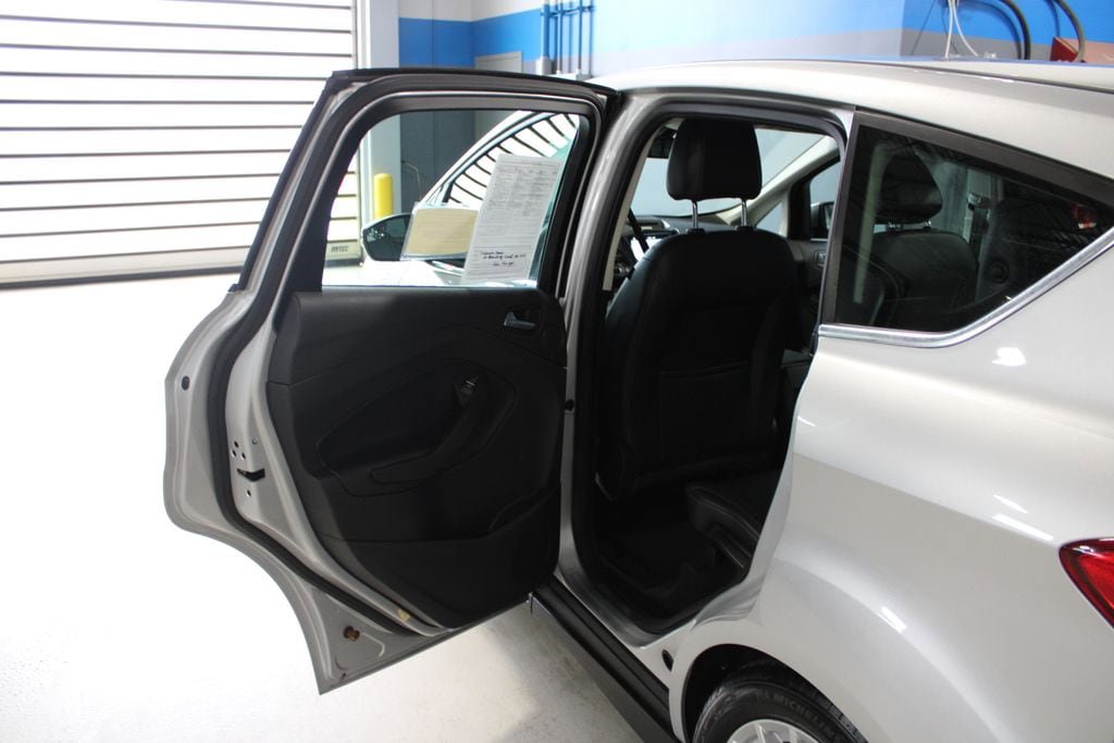 Used 2016 Ford C-MAX Energi SEL w/ Equipment Group 302A FWD image 16