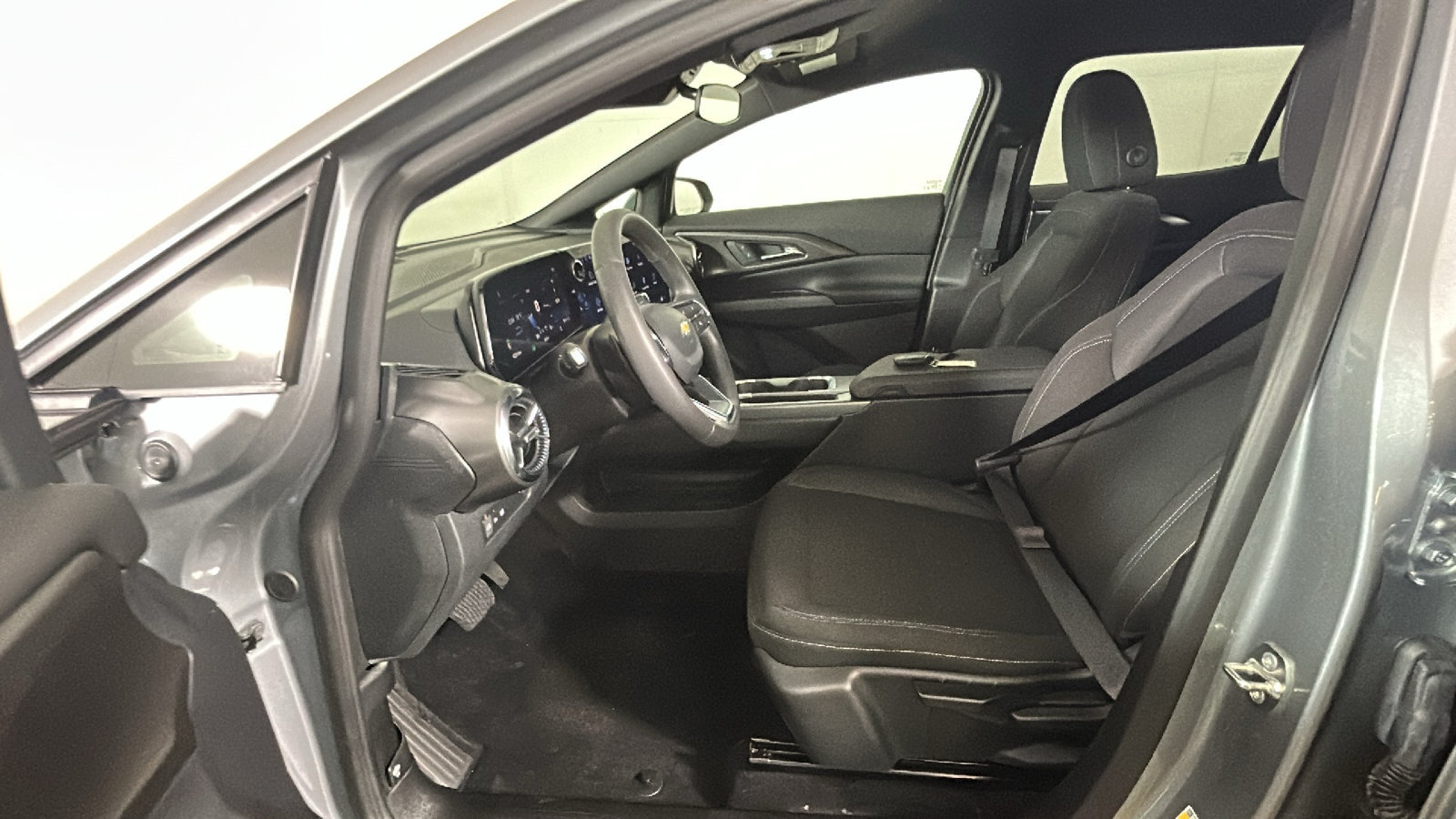 Used 2026 Chevrolet Equinox EV LT FWD image 13