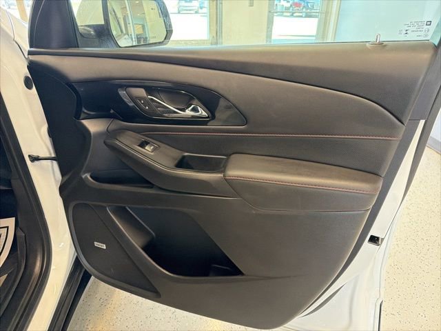 Used 2024 Chevrolet Traverse RS image 32
