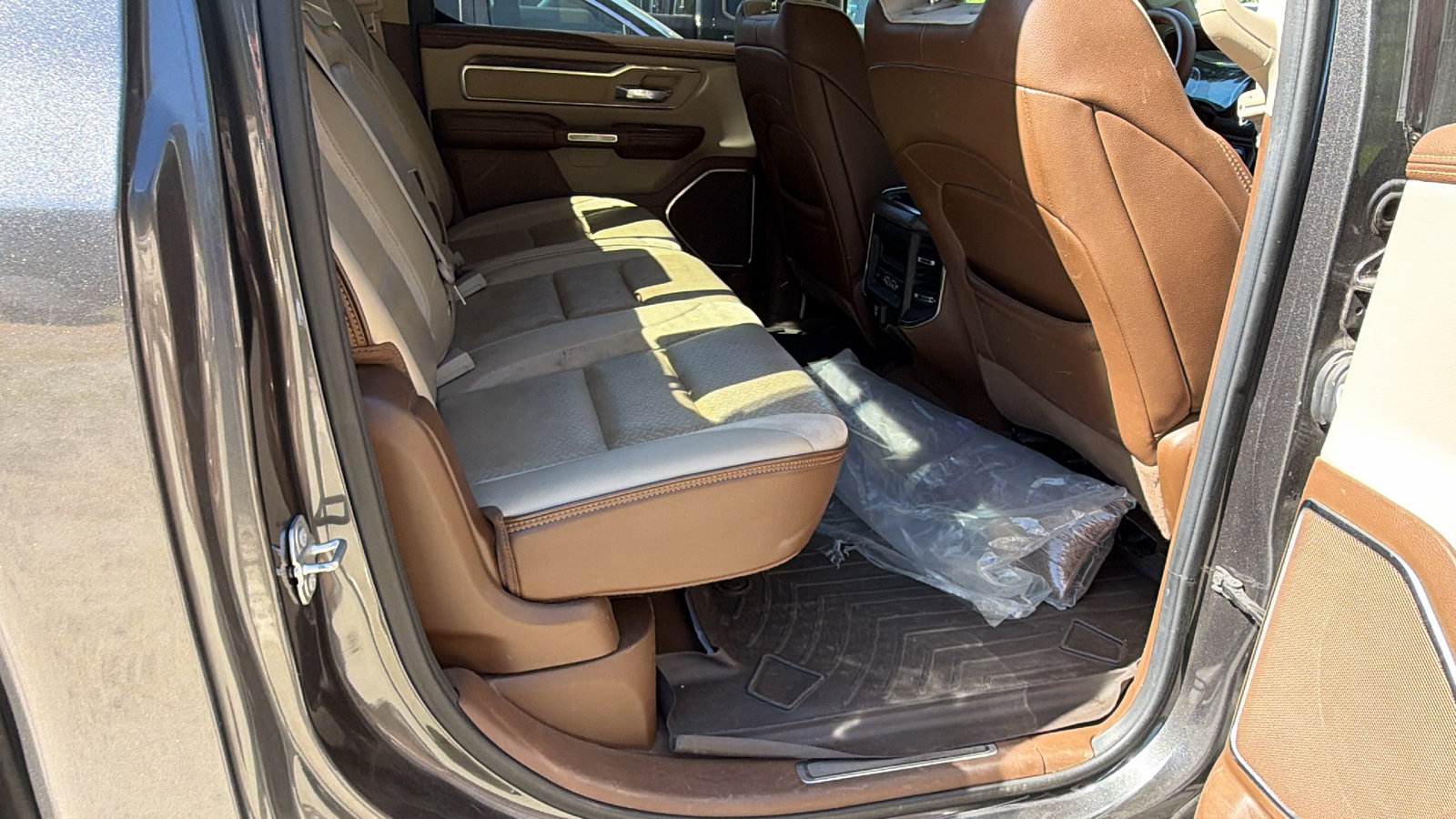 Used 2019 RAM 1500 Laramie AWD/4WD image 22