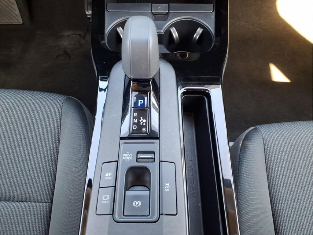 Used 2024 Toyota Prius LE image 18