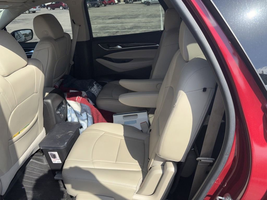 Used 2021 Buick Enclave Essence image 10