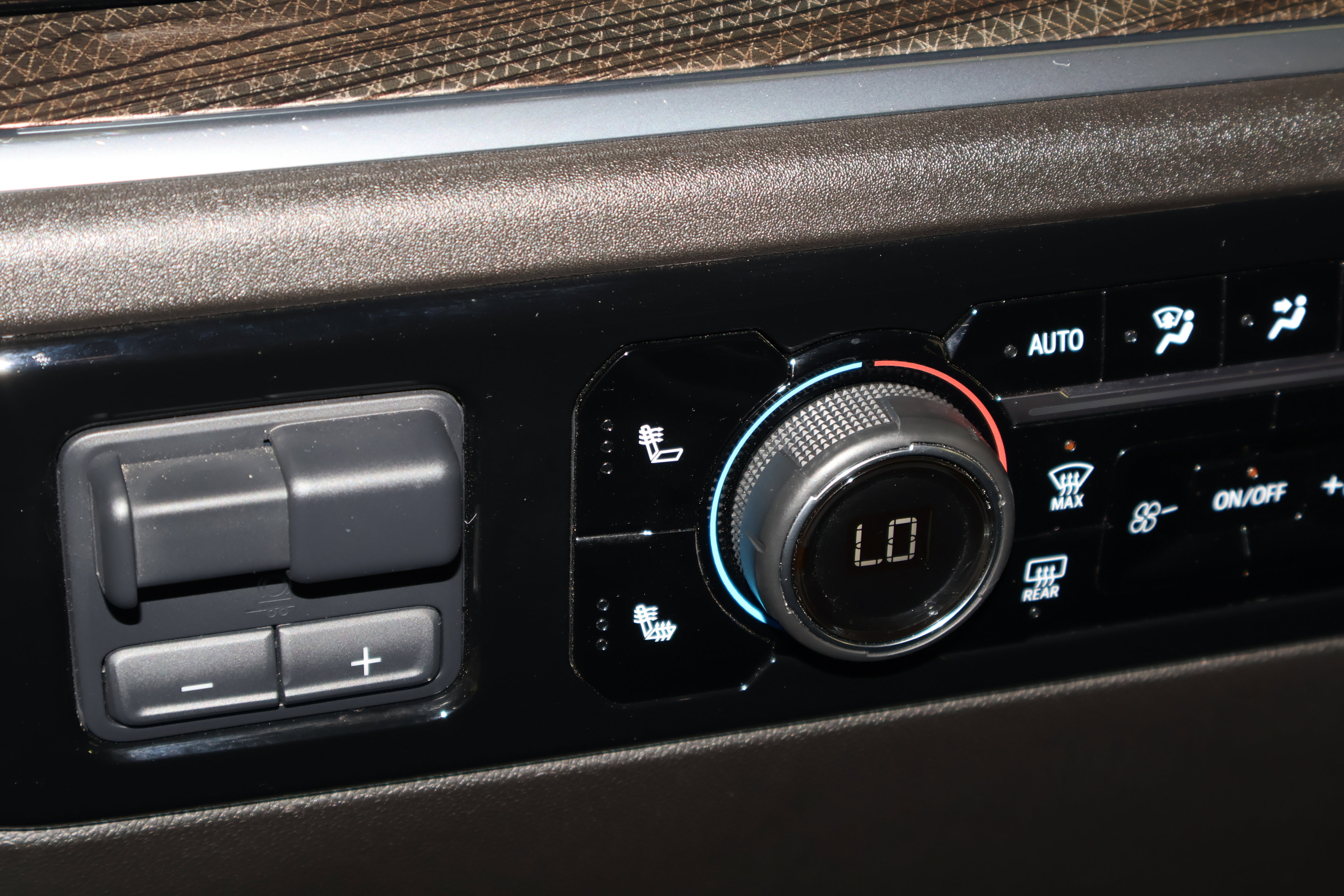 Used 2025 Chevrolet Silverado 1500 LT image 32