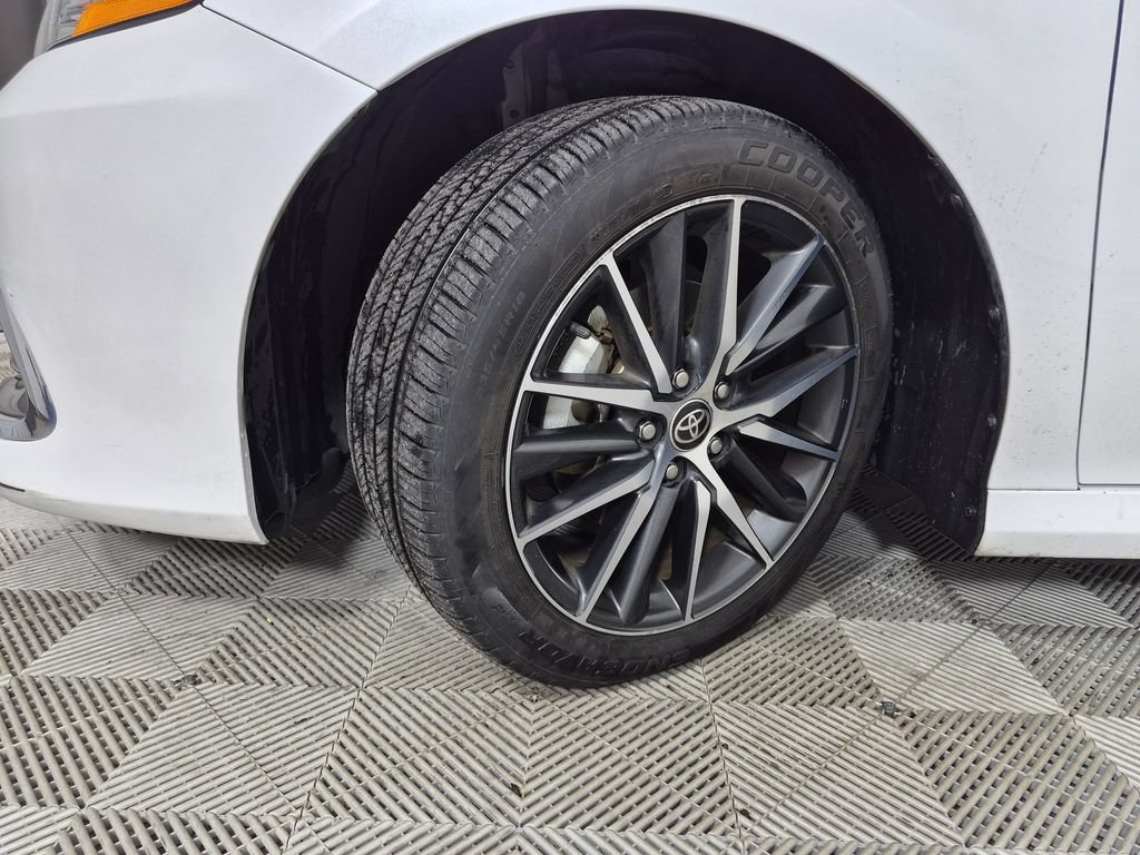 Used 2021 Toyota Camry XLE w/ Navigation Upgrade Package FWD image 10