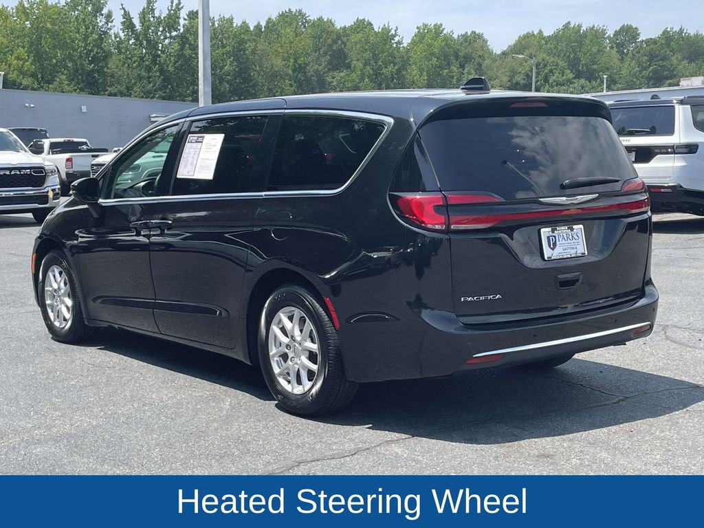 Certified 2023 Chrysler Pacifica Touring-L FWD image 7