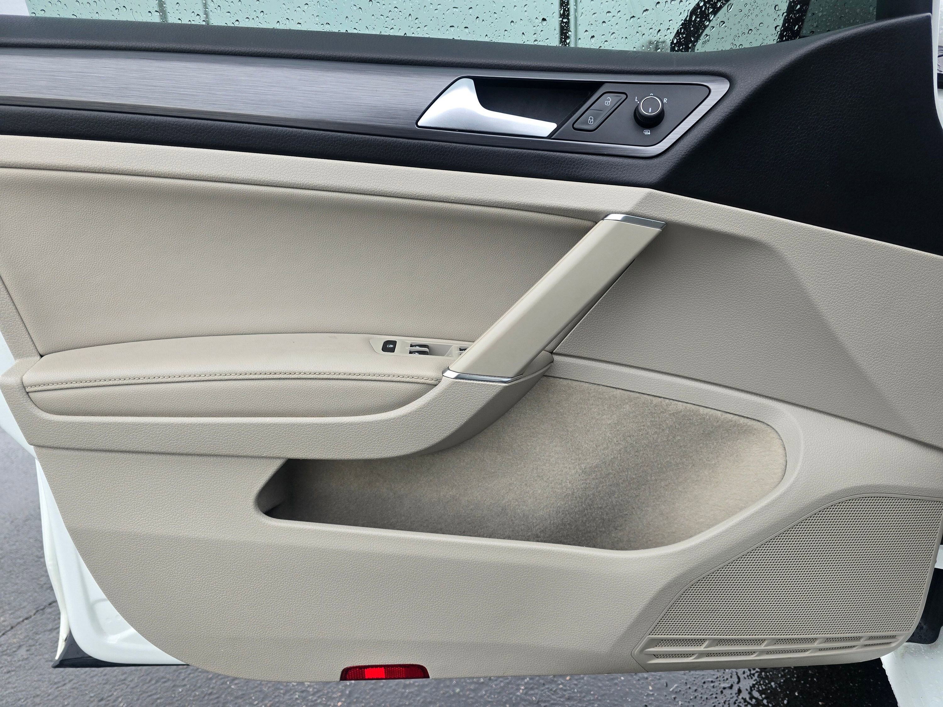 Used 2018 Volkswagen Golf SE image 31