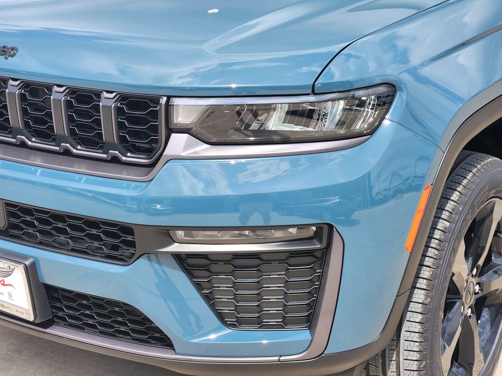 New 2026 Jeep Grand Cherokee Limited w/ Limited Altitude Package RWD image 9