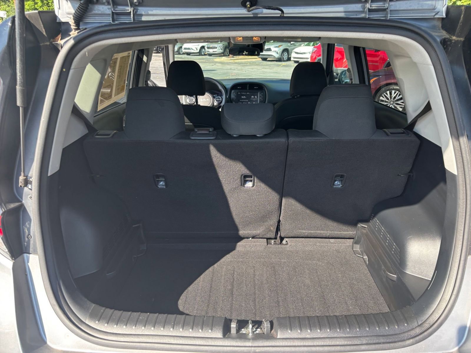 Used 2025 Kia Soul LX w/ LX Technology Package FWD image 25