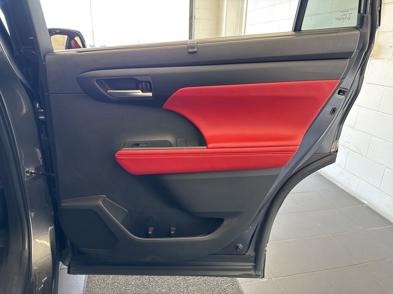 Used 2025 Toyota Highlander XSE image 50