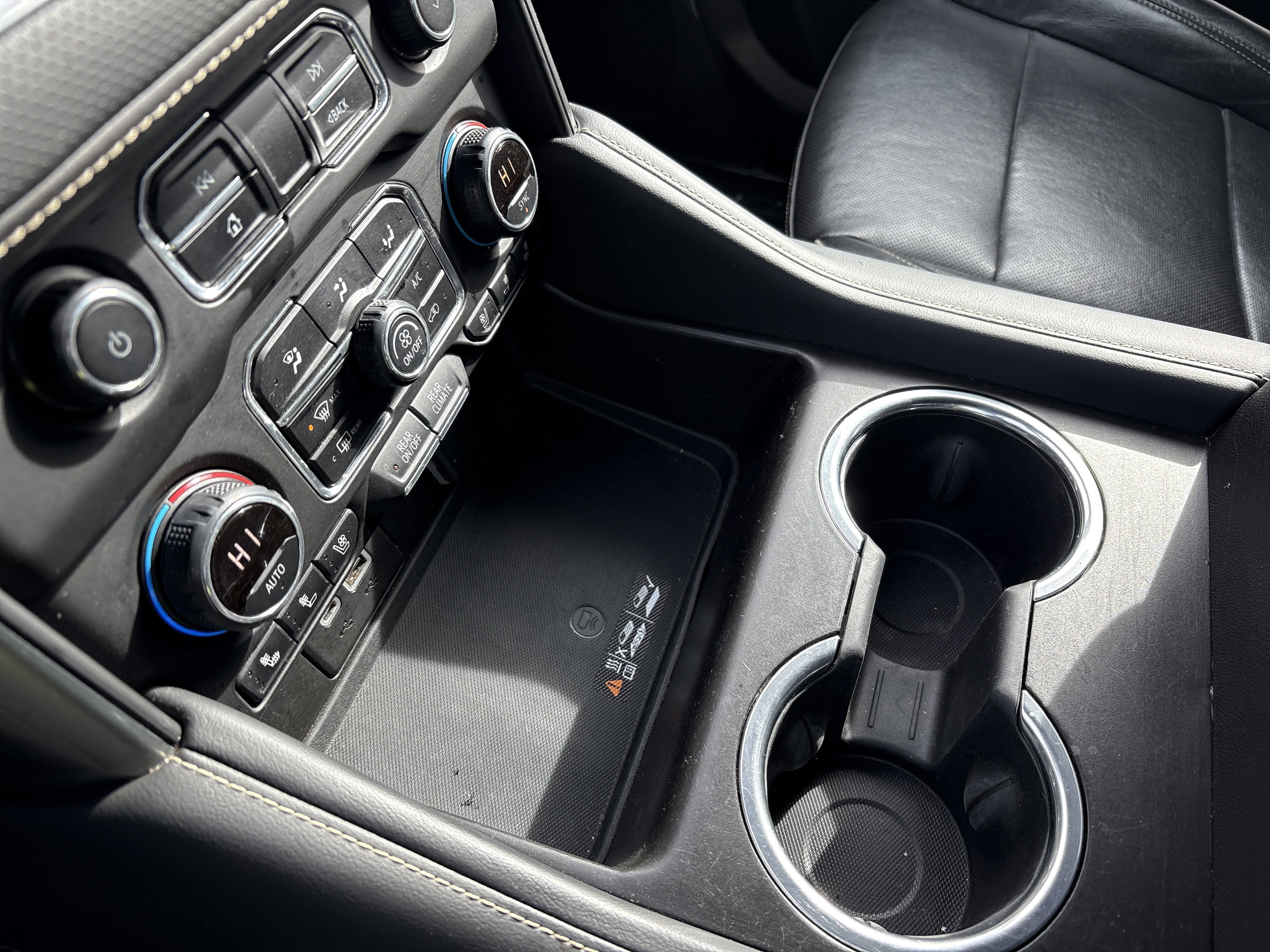 Used 2021 Chevrolet Tahoe Premier w/ Premium Package image 23