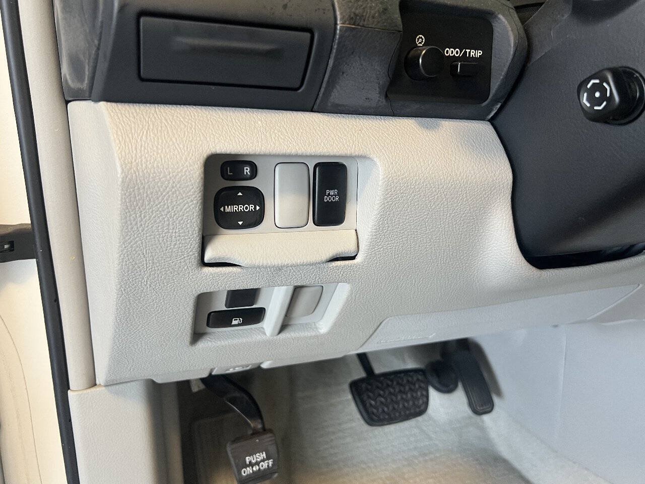 Used 2005 Lexus RX 330 FWD image 25