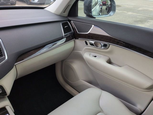 Used 2019 Volvo XC90 T6 Momentum w/ Protection Package AWD/4WD image 17