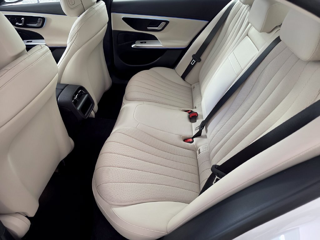 New 2027 Mercedes-Benz E 450 4MATIC Sedan image 11