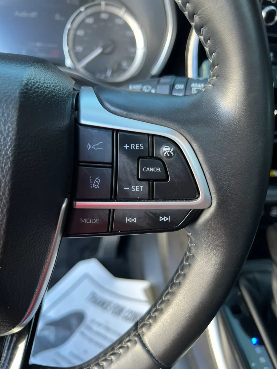 Used 2024 Toyota Highlander XSE FWD image 15