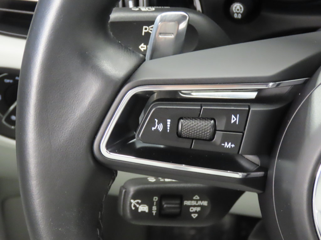 Certified 2023 Porsche Macan S AWD/4WD image 19