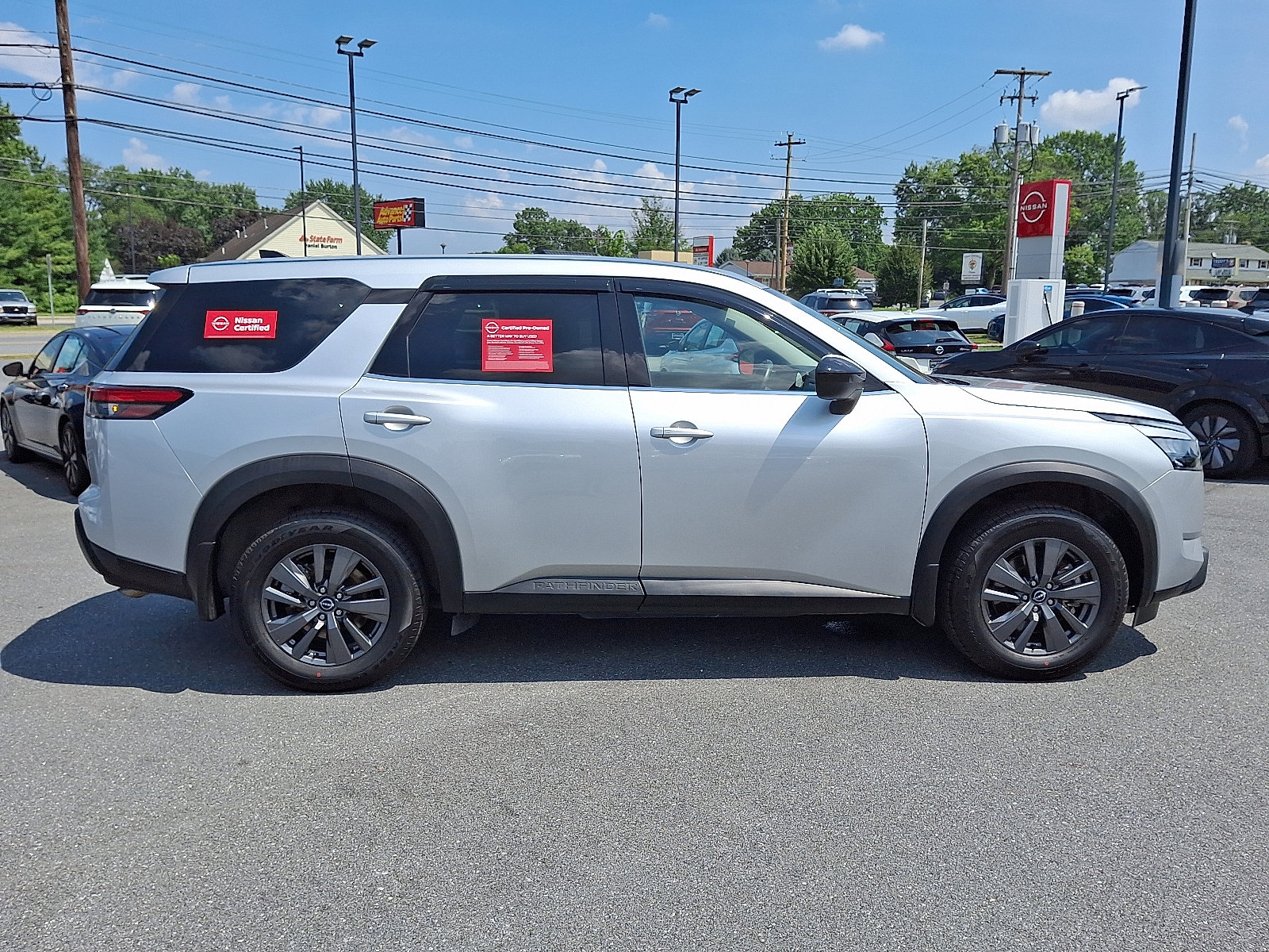 Certified 2024 Nissan Pathfinder S image 9