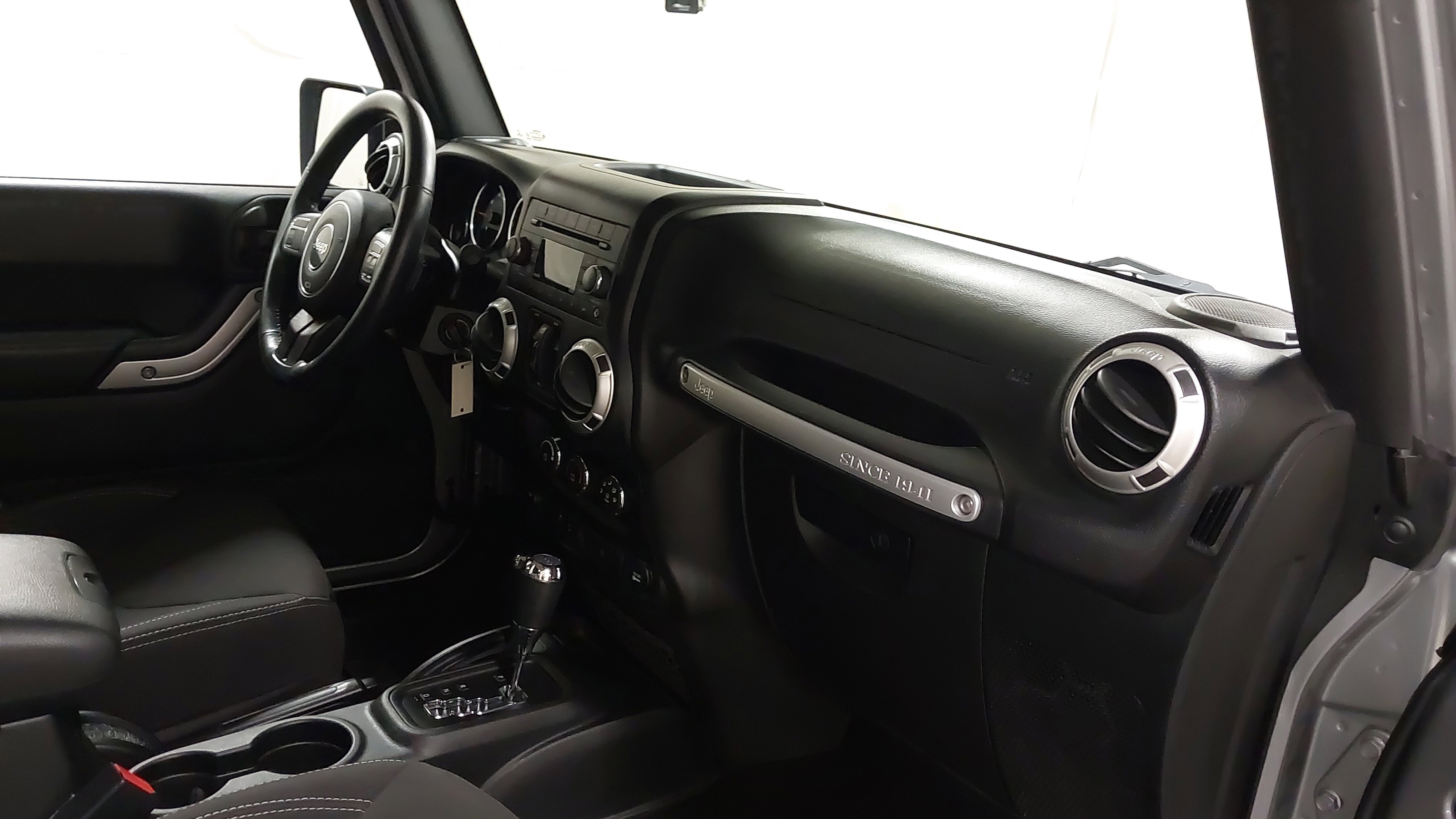 Used 2018 Jeep Wrangler Unlimited Sahara AWD/4WD image 28
