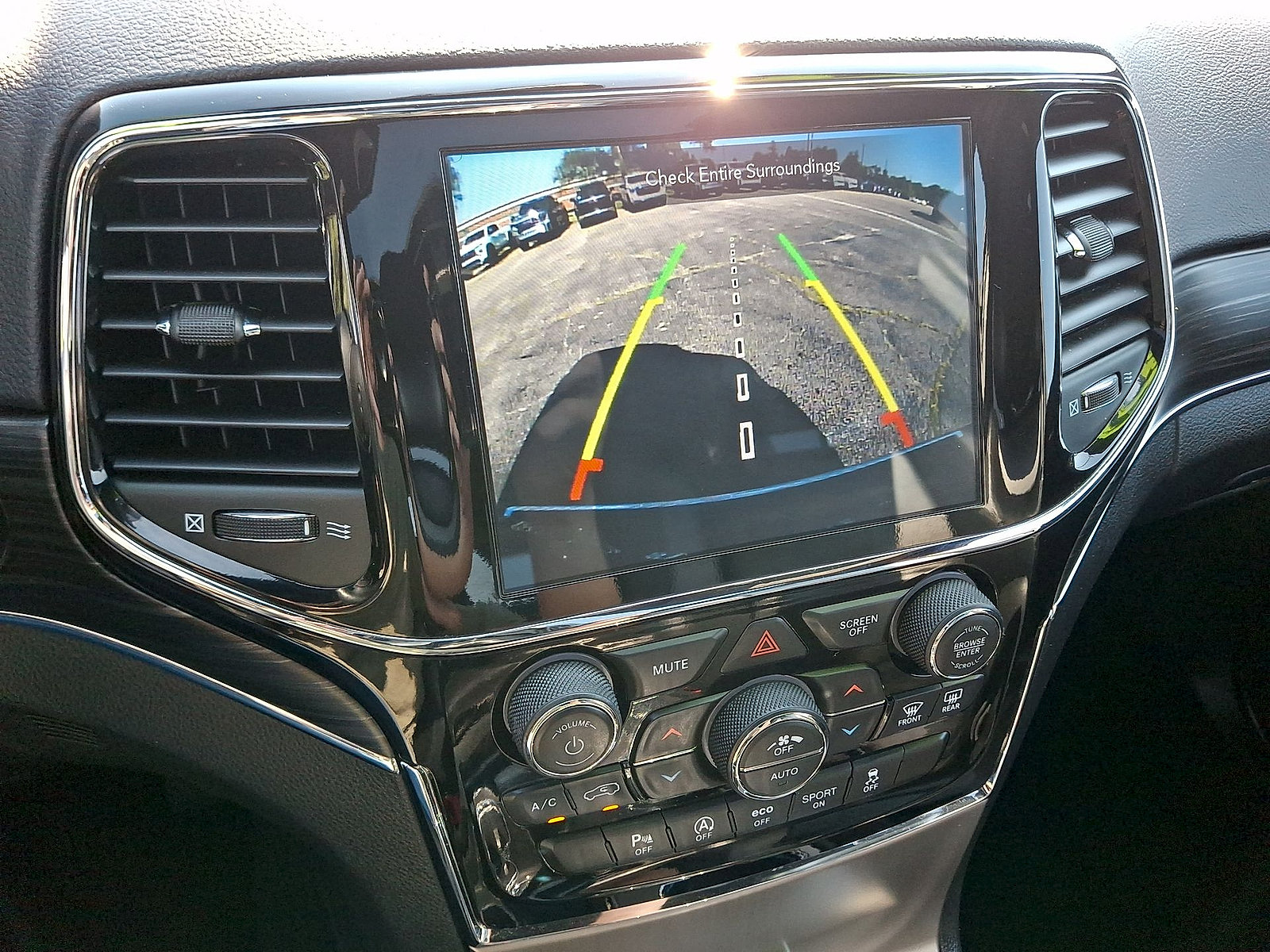 Used 2020 Jeep Grand Cherokee Limited AWD/4WD image 15