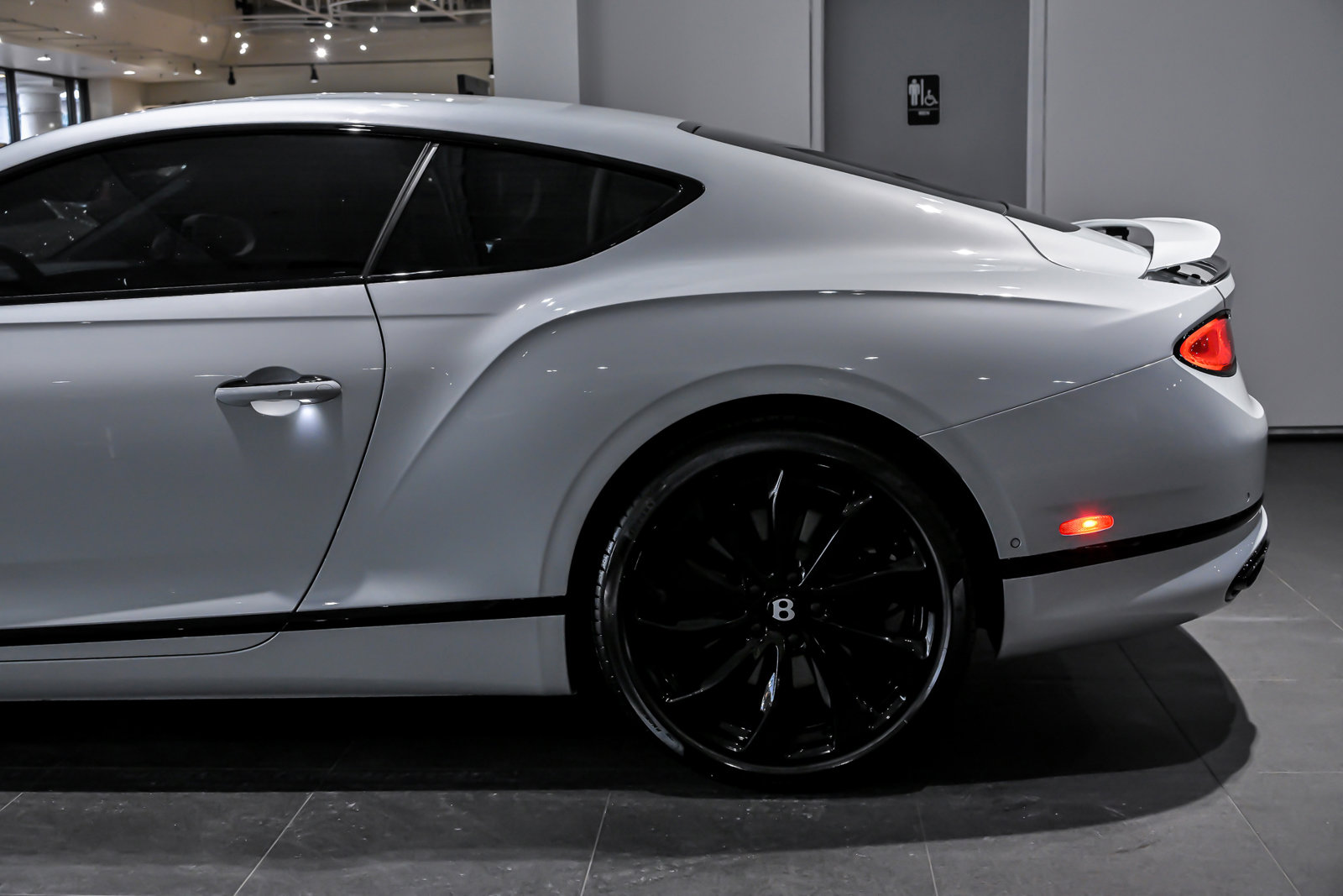 Used 2024 Bentley Continental GT image 8