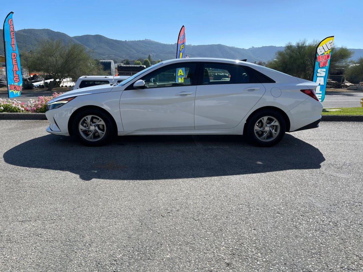 Used 2022 Hyundai Elantra SE FWD image 8
