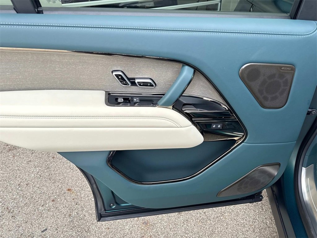 New 2025 Land Rover Range Rover SV image 11